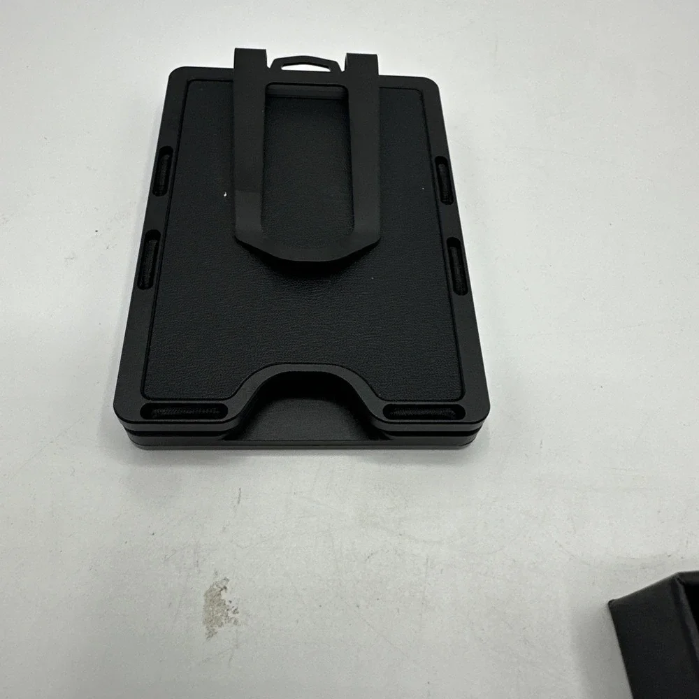 Minimalist Wallet Black New In Box With Extra Straps.